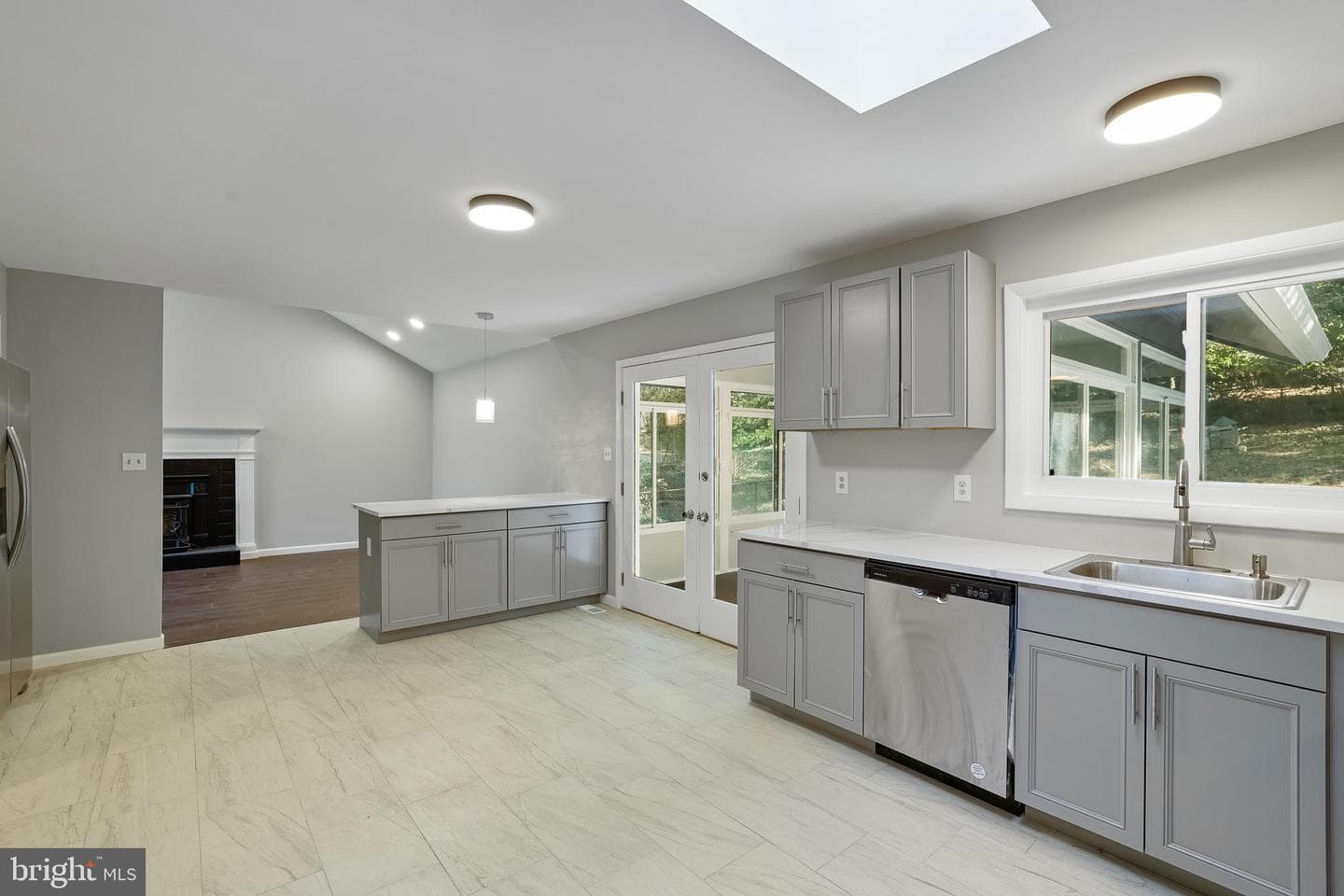 37 Lakeside Drive photo 6