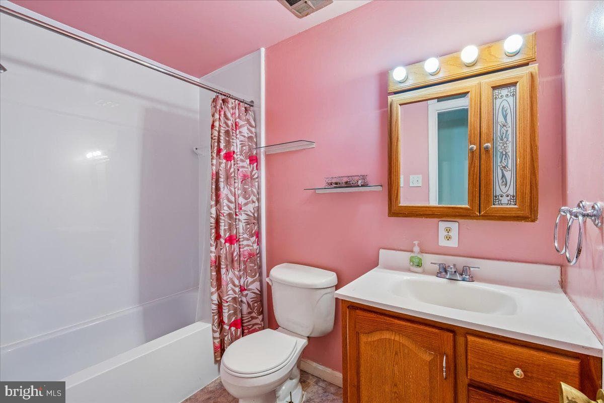 2200 Oaktree Lane photo 18