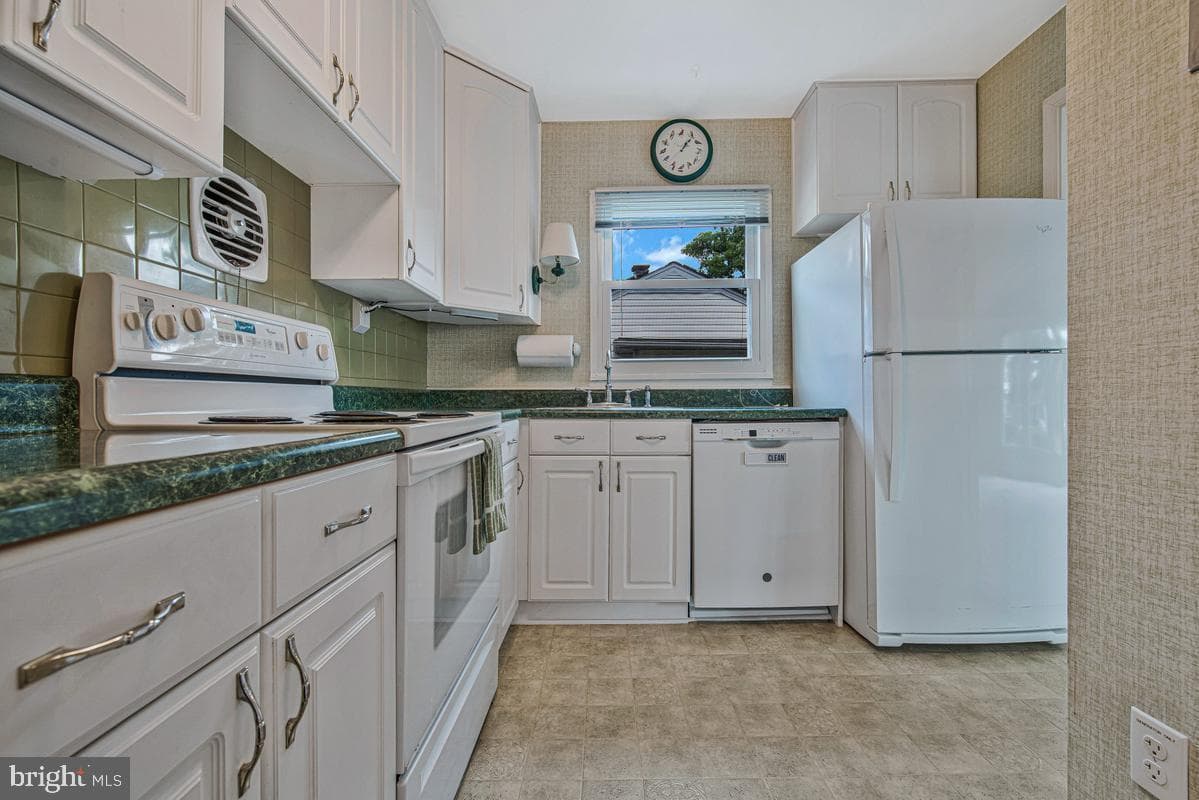 9410 Sheridan Street photo 16