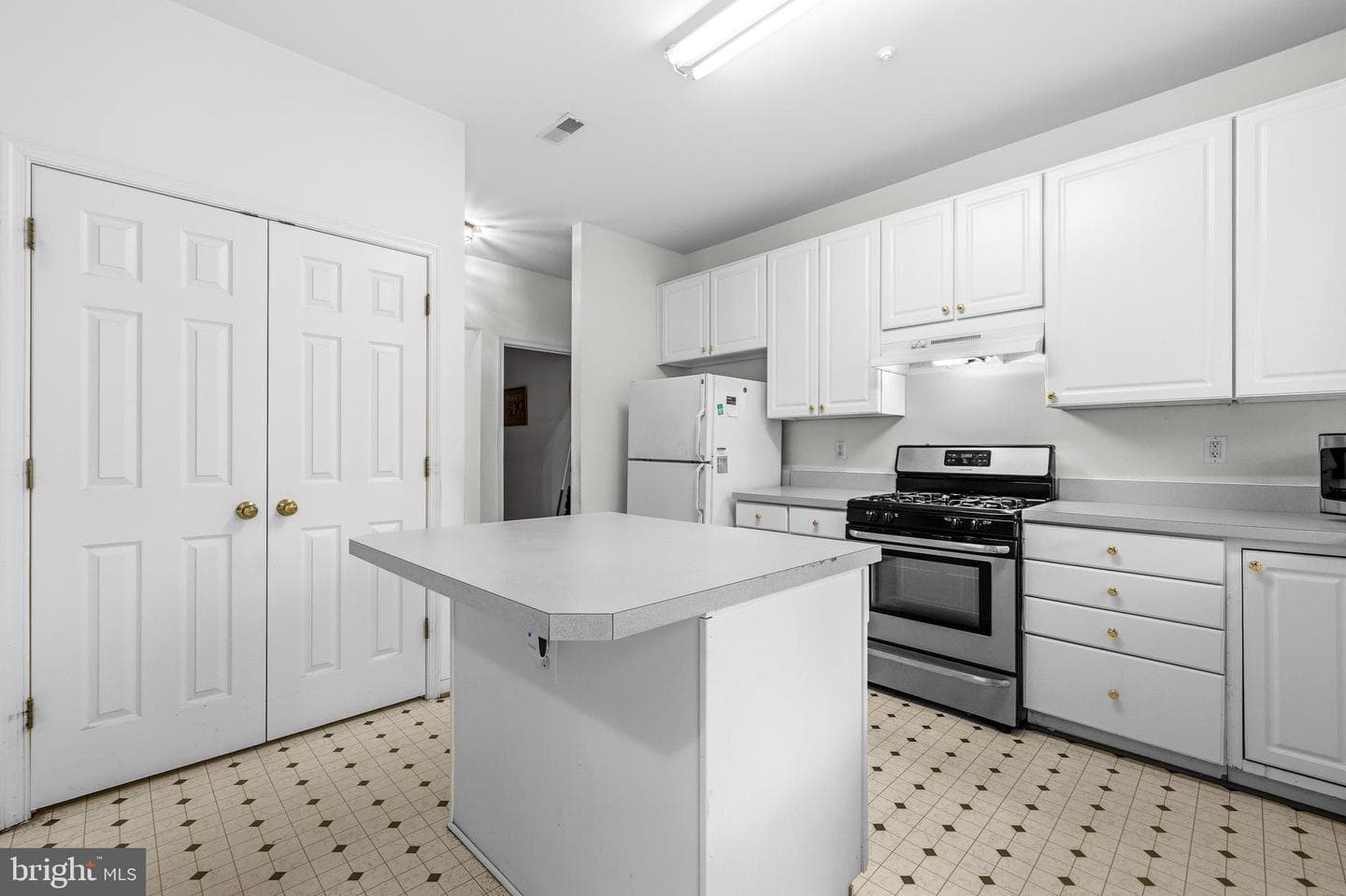 4301 Hickory Leaf Court photo 11