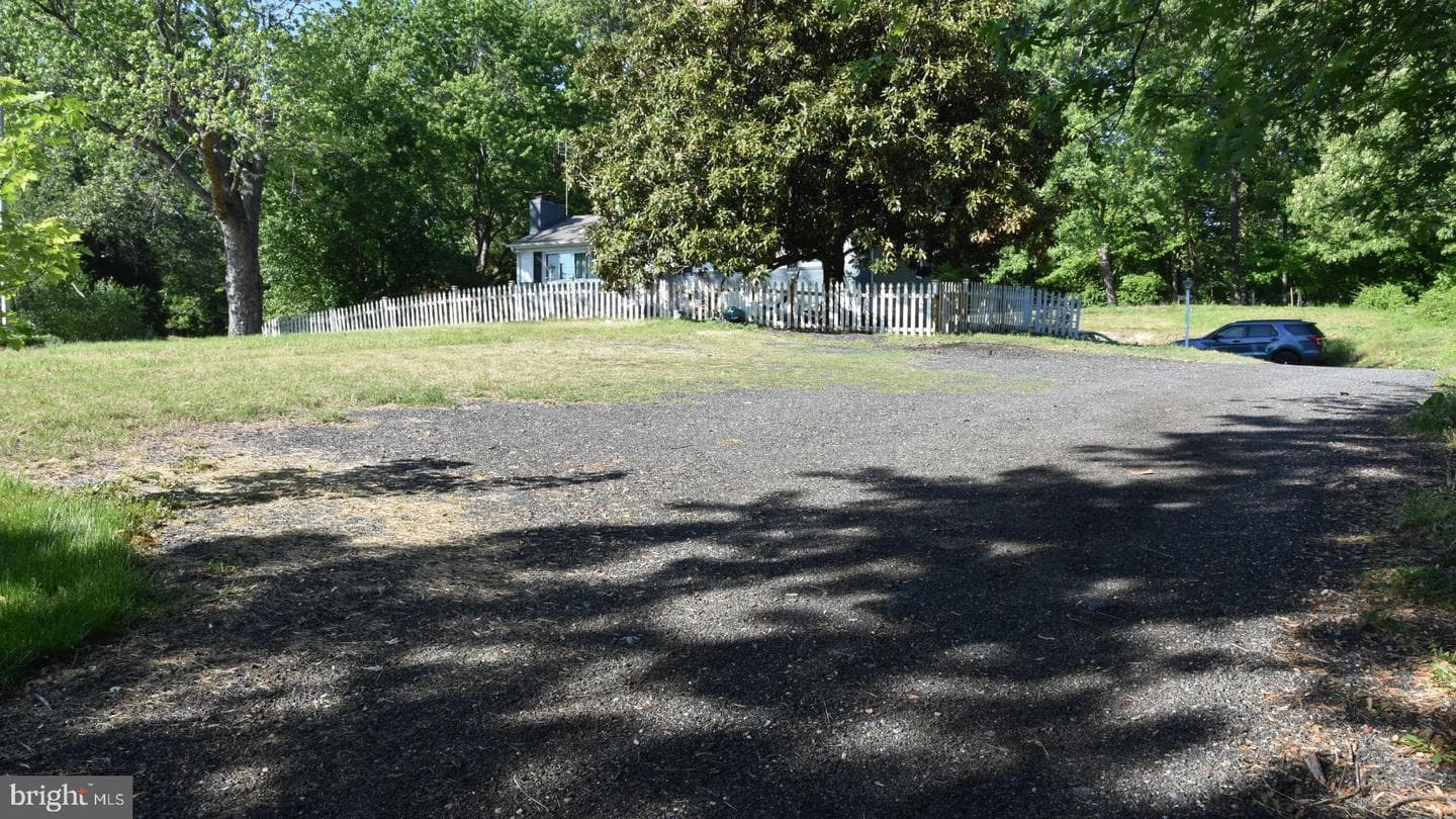 8610 Croom Road photo 9