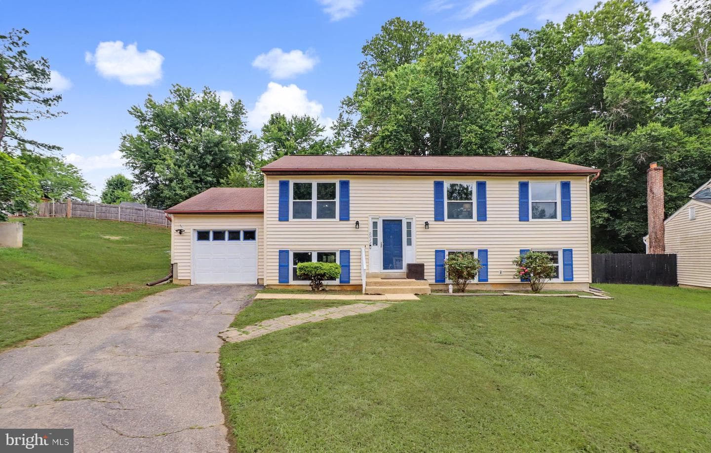 9012 Cameron Court, Clinton