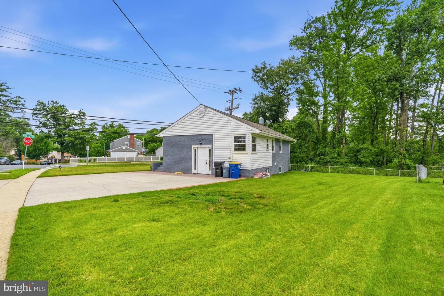 8300 Cathedral Avenue photo 39