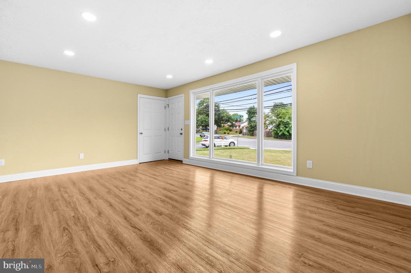 8300 Cathedral Avenue photo 7
