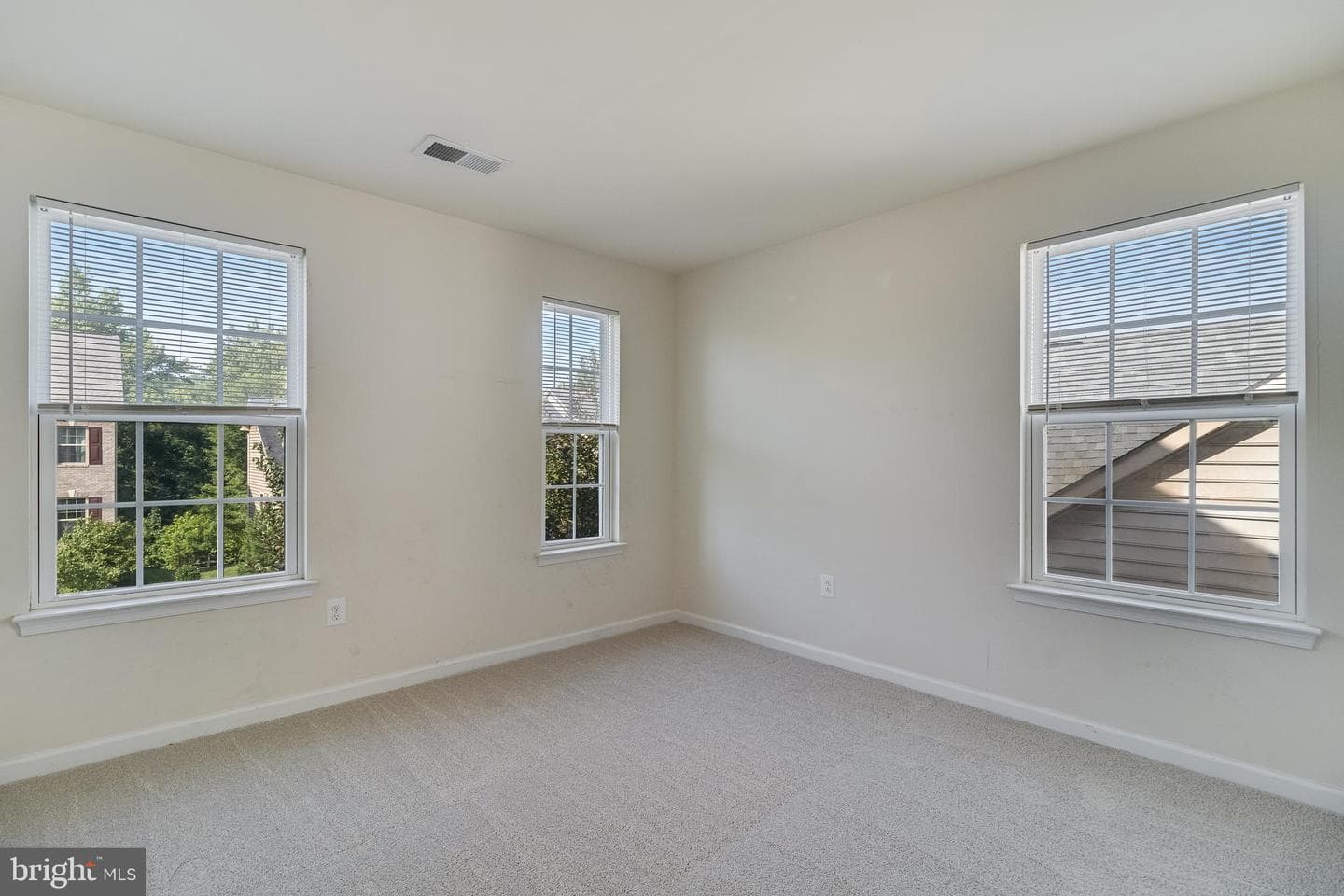3002 Winterbourne Drive photo 10