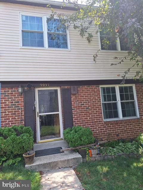 9037 Congress Place photo 2
