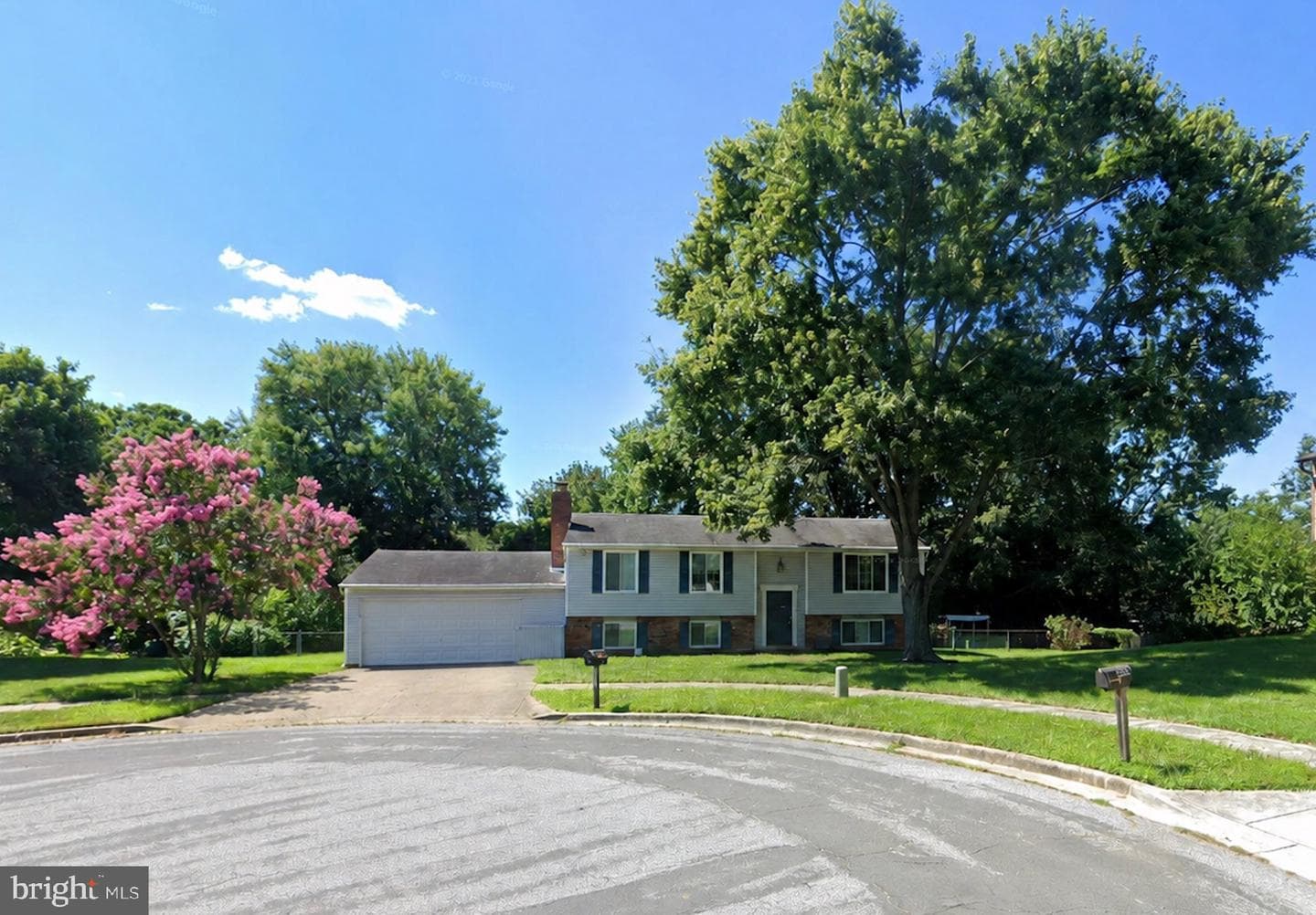 8601 Briarwood Court photo 2