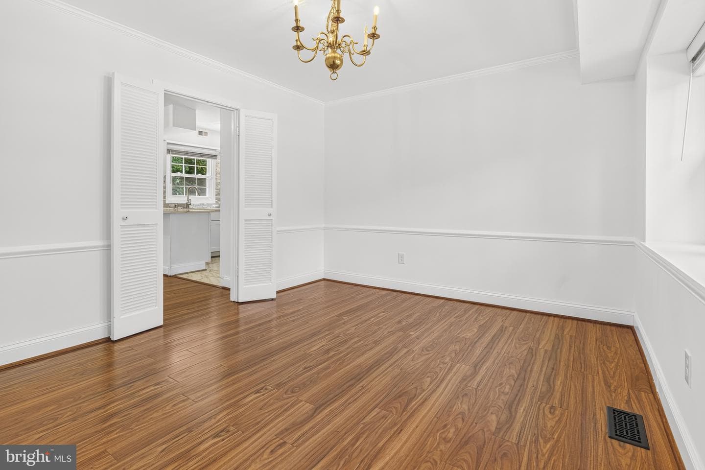 9005 Eastbourne Lane photo 17