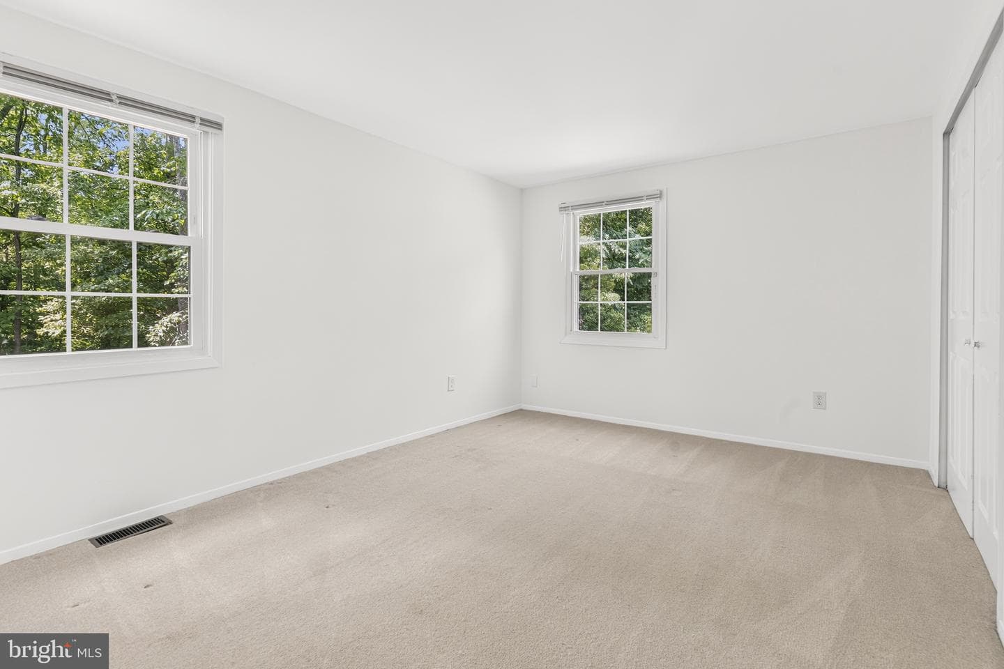 9005 Eastbourne Lane photo 25