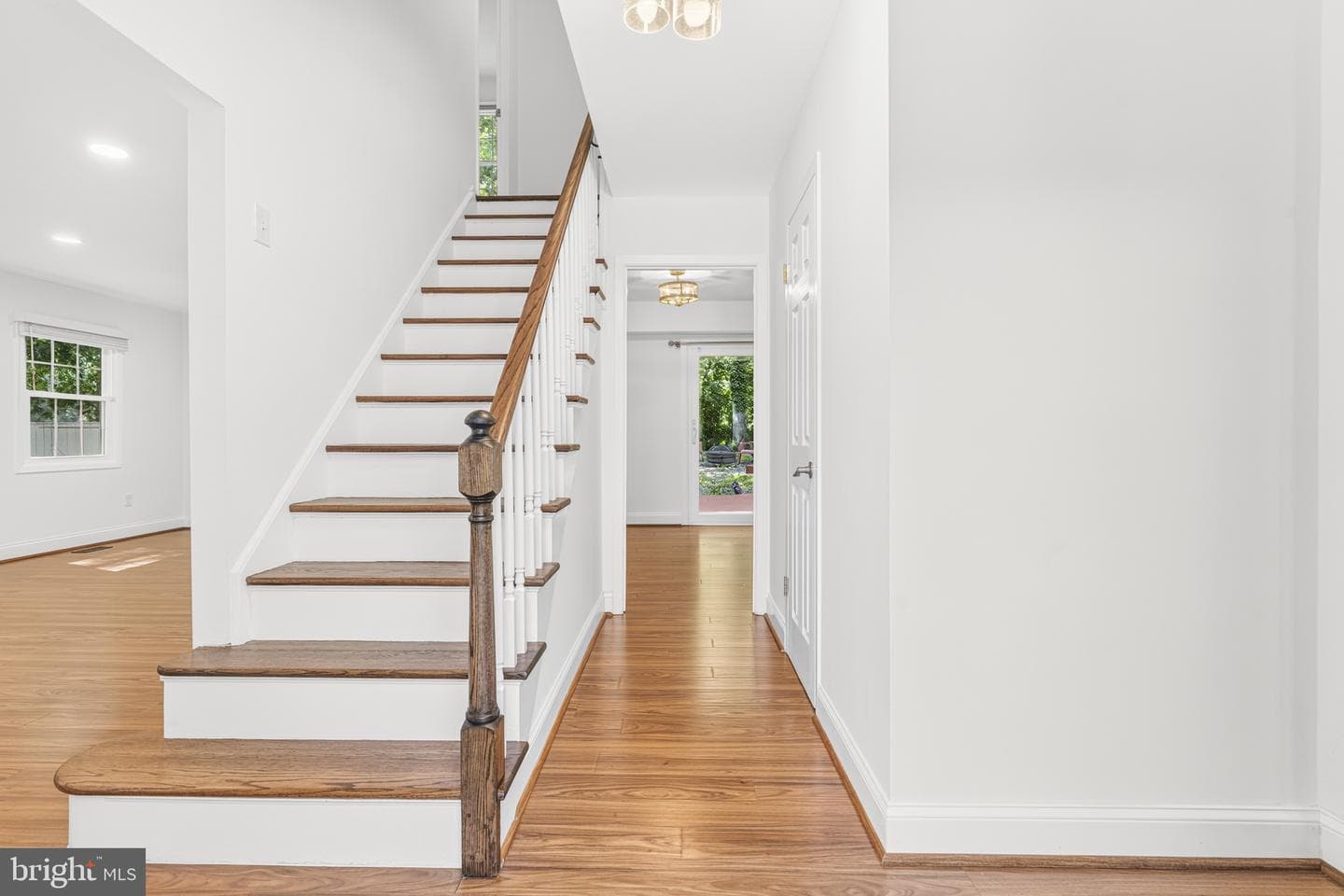9005 Eastbourne Lane photo 4