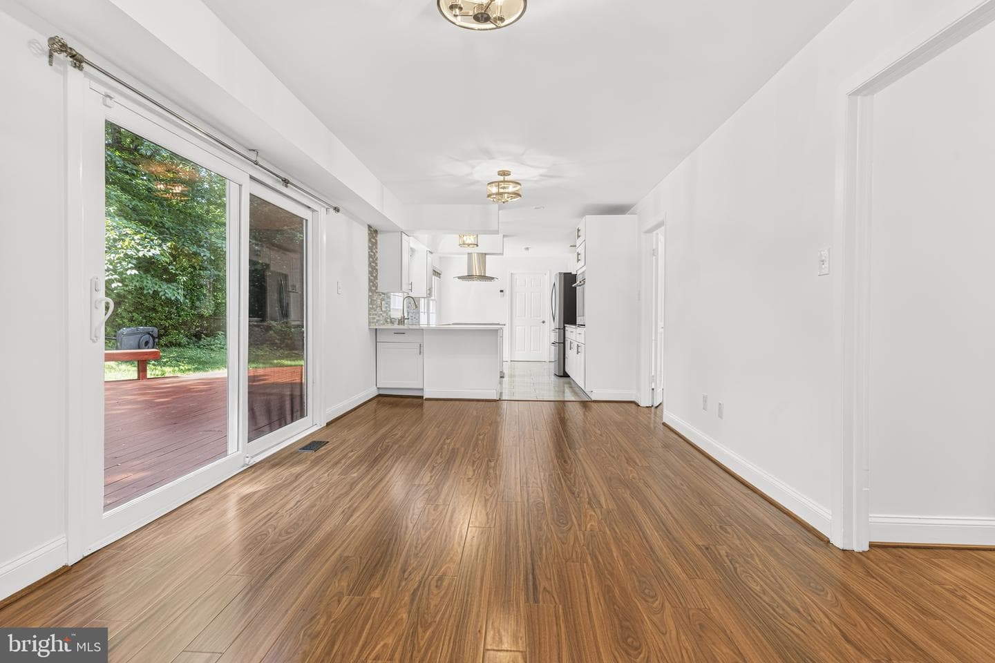 9005 Eastbourne Lane photo 9