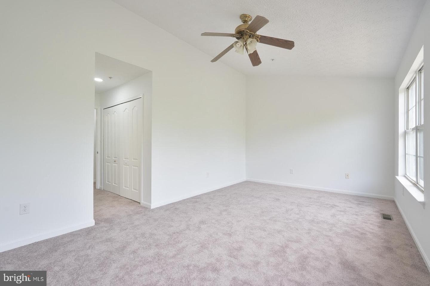 9909 Royal Commerce Place photo 15