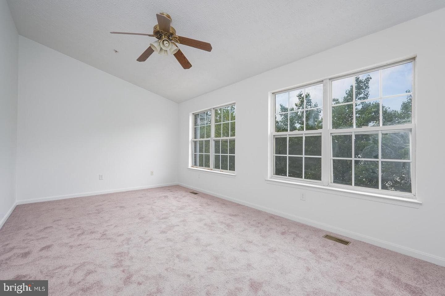 9909 Royal Commerce Place photo 16