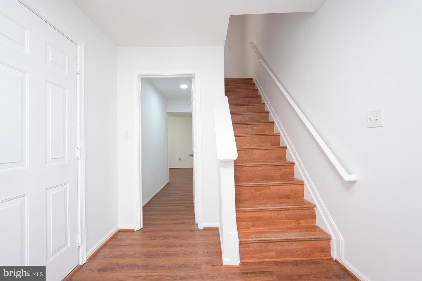 9909 Royal Commerce Place photo 4