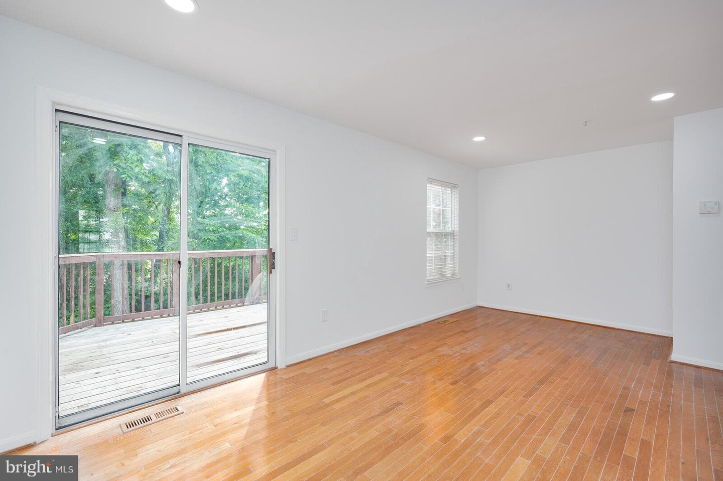 9909 Royal Commerce Place photo 8