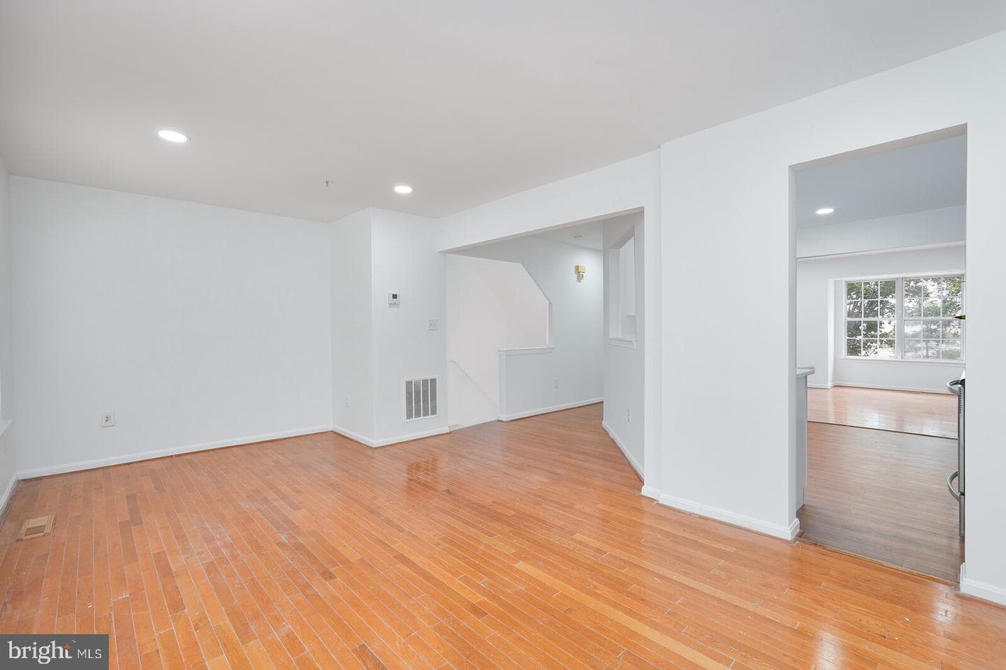 9909 Royal Commerce Place photo 9