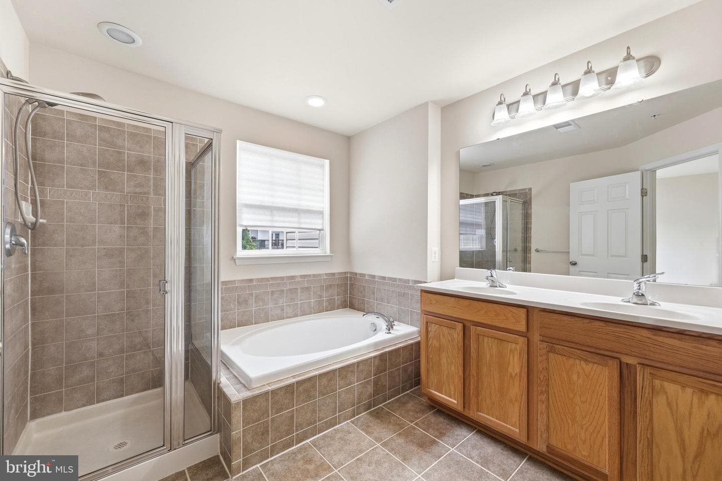 1141 Wilberforce Court photo 30