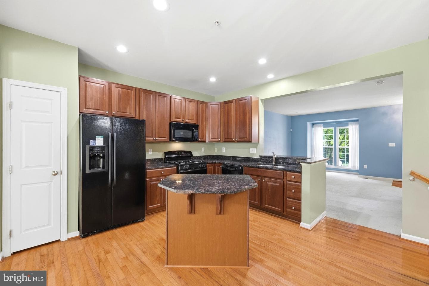 1141 Wilberforce Court photo 4