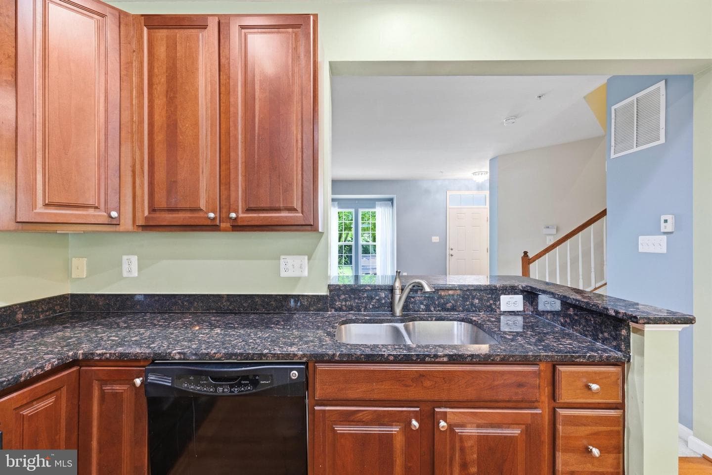 1141 Wilberforce Court photo 6