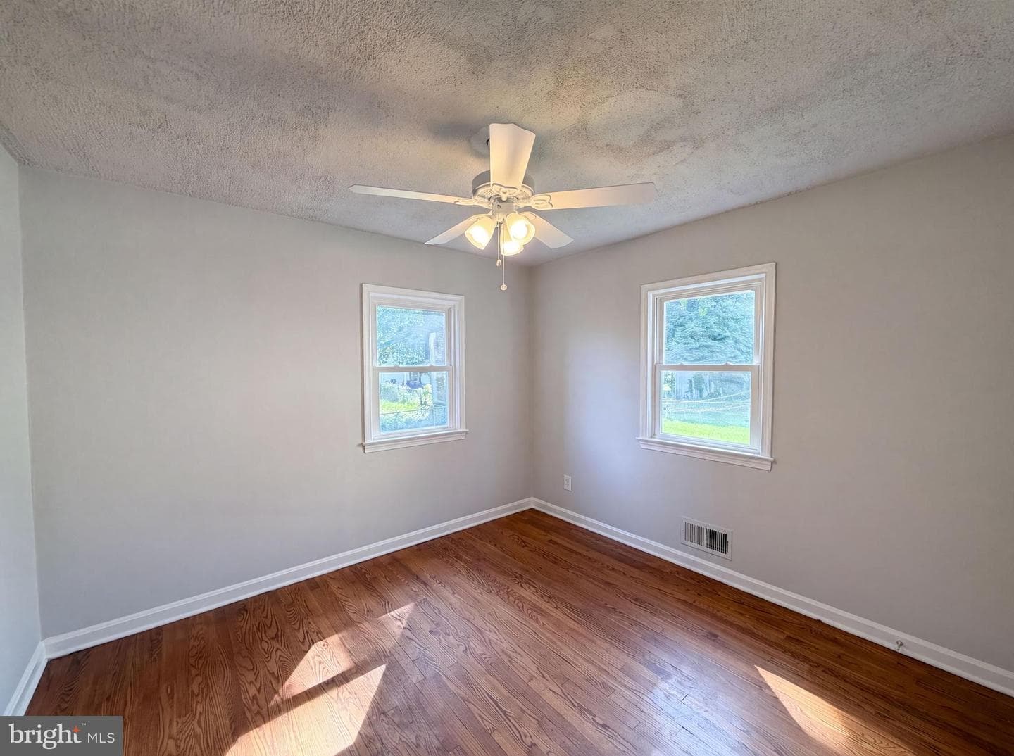 4313 Urn Street photo 9