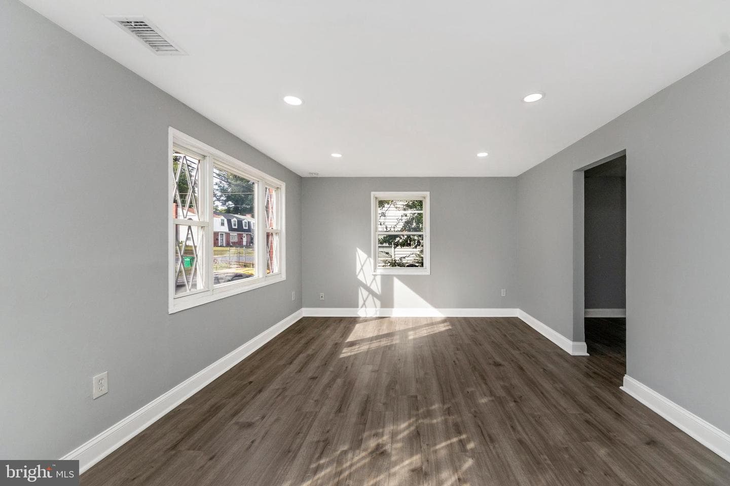 7702 Burnside Road photo 5