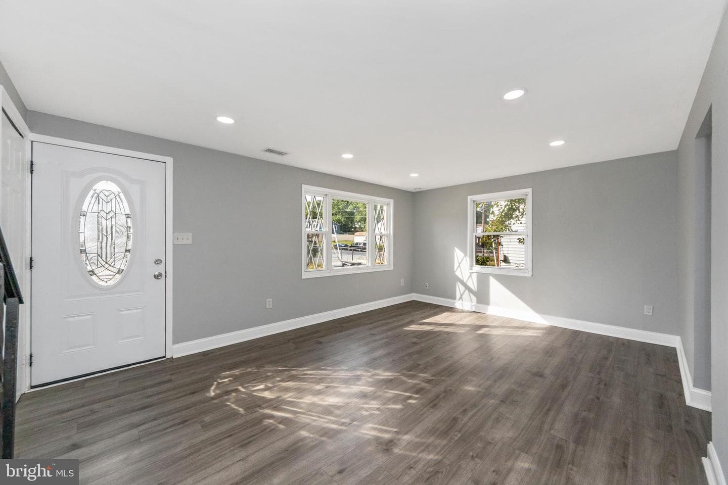 7702 Burnside Road photo 6
