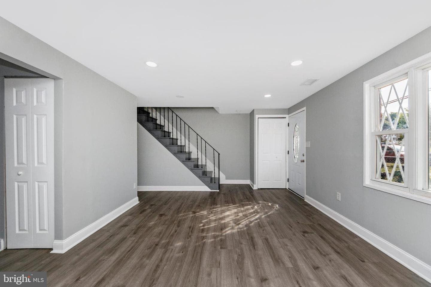 7702 Burnside Road photo 9