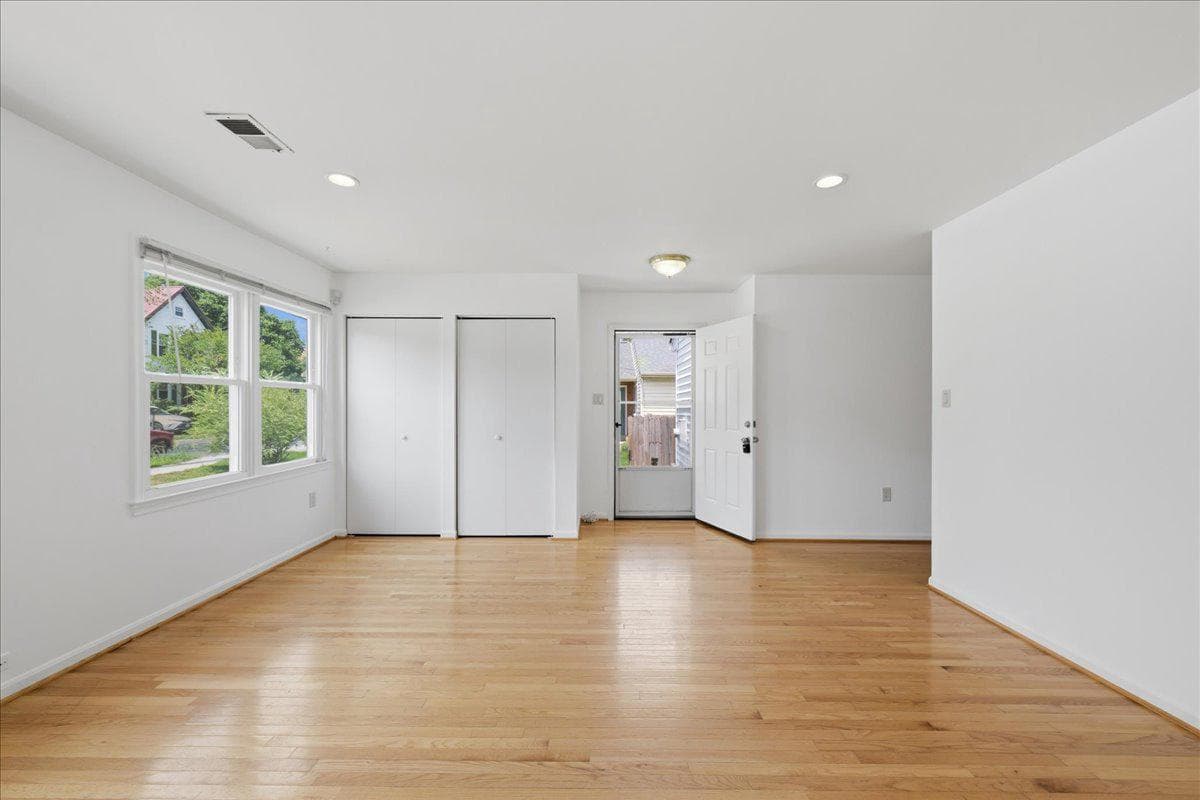 8517 Potomac Avenue photo 3