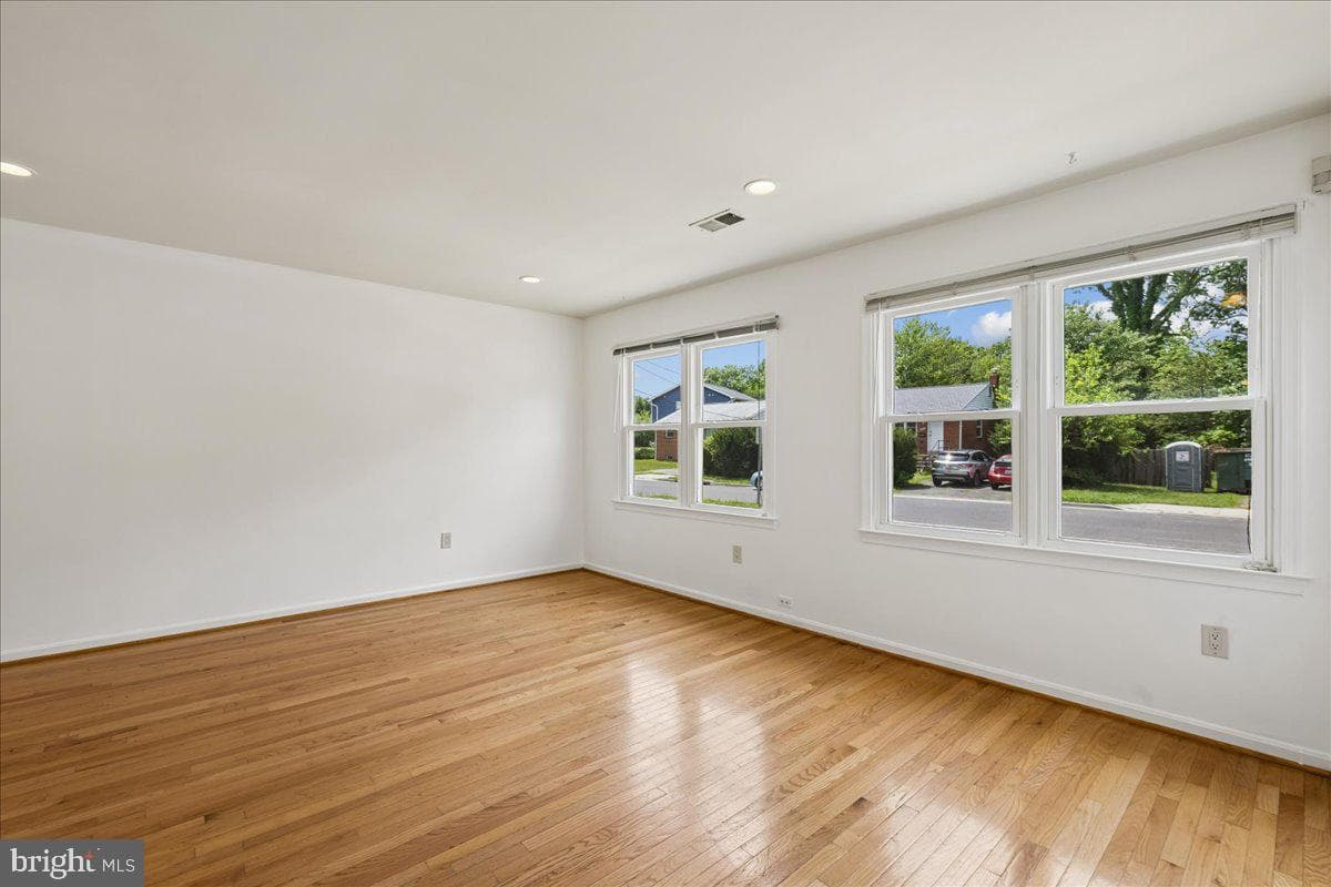 8517 Potomac Avenue photo 4