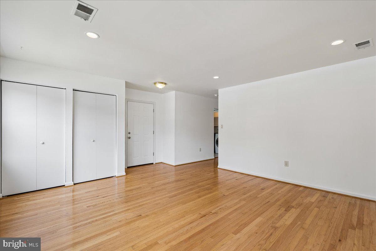 8517 Potomac Avenue photo 5