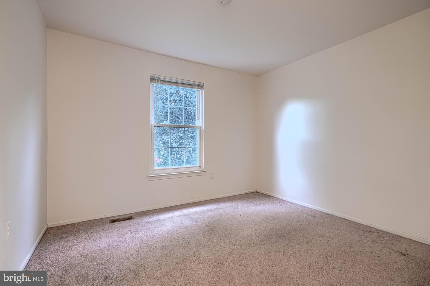 2266 Prince Of Wales Court photo 22