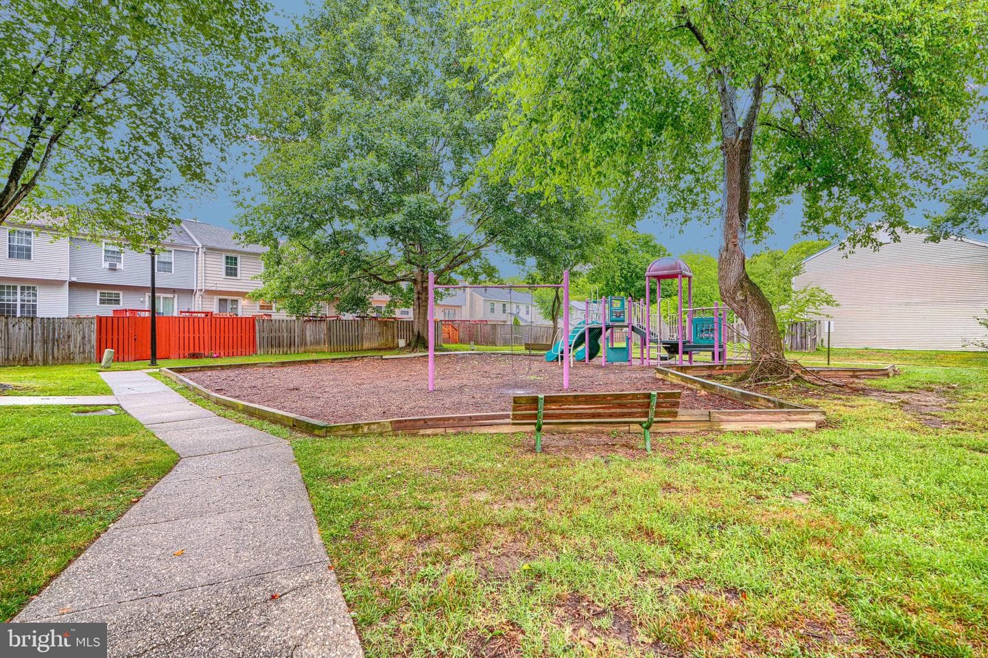 2266 Prince Of Wales Court photo 28