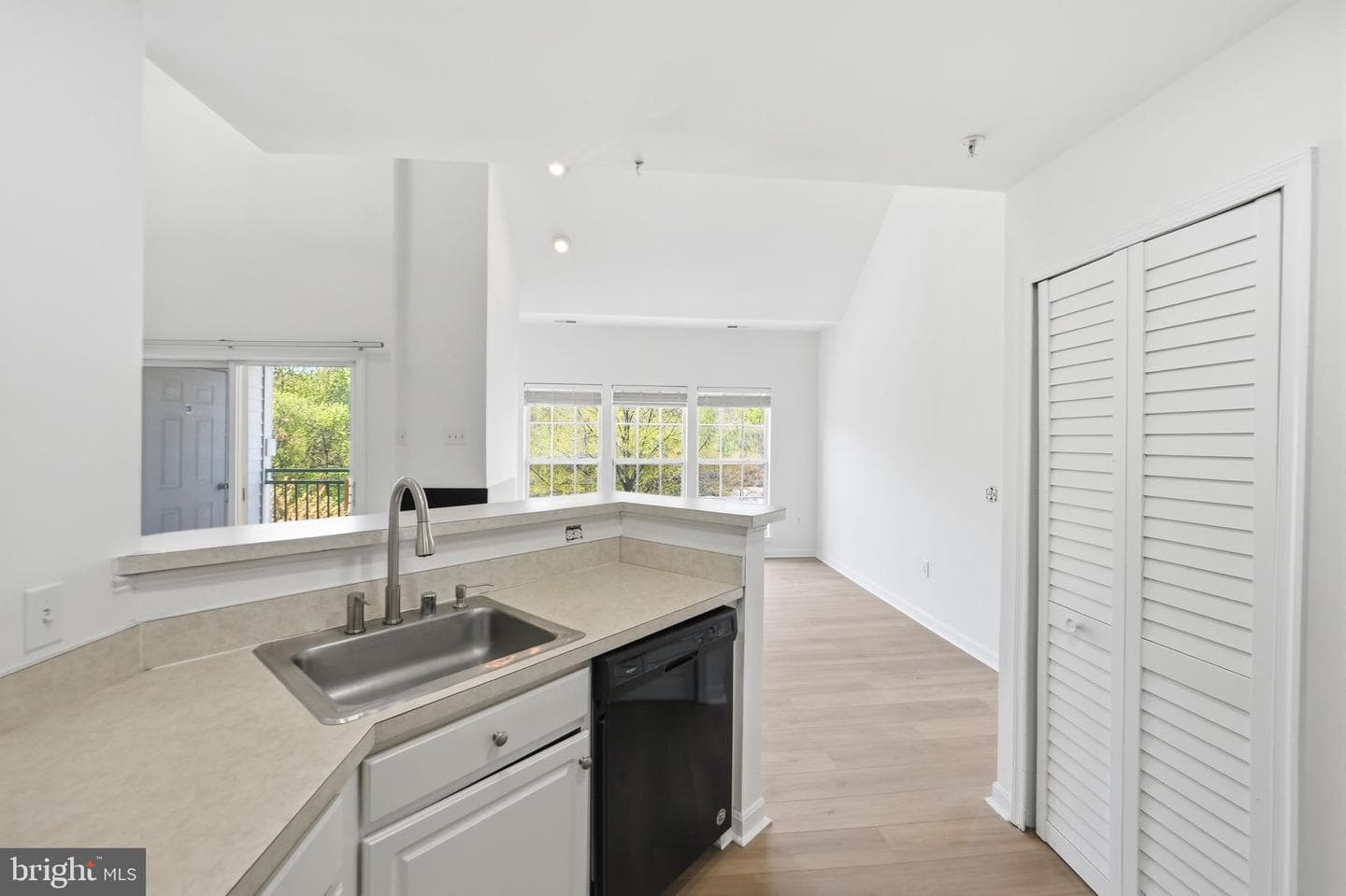15620 Everglade Lane #401 photo 30
