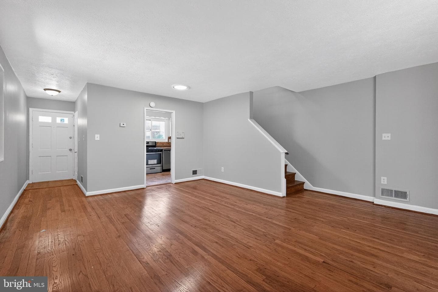 5315 Leverett Street photo 4