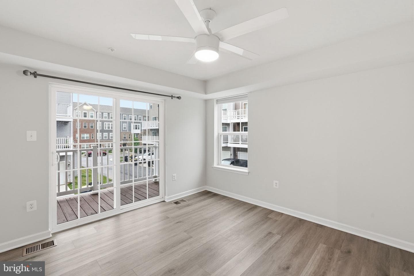 10501 John Glenn Street photo 23