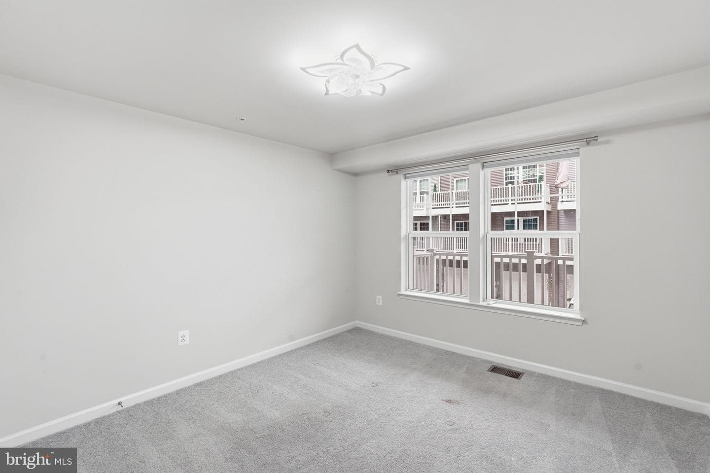 10501 John Glenn Street photo 27
