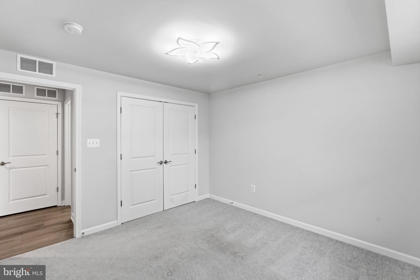 10501 John Glenn Street photo 28