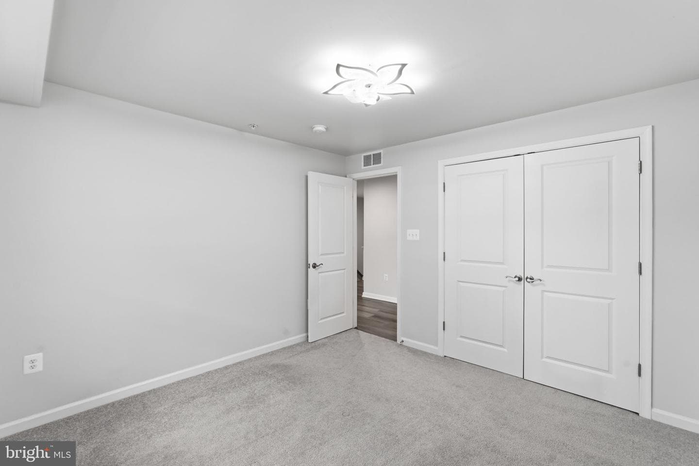 10501 John Glenn Street photo 29