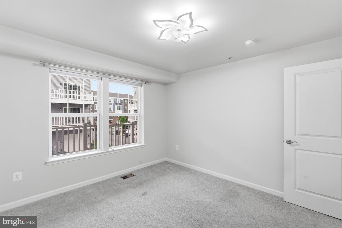 10501 John Glenn Street photo 30