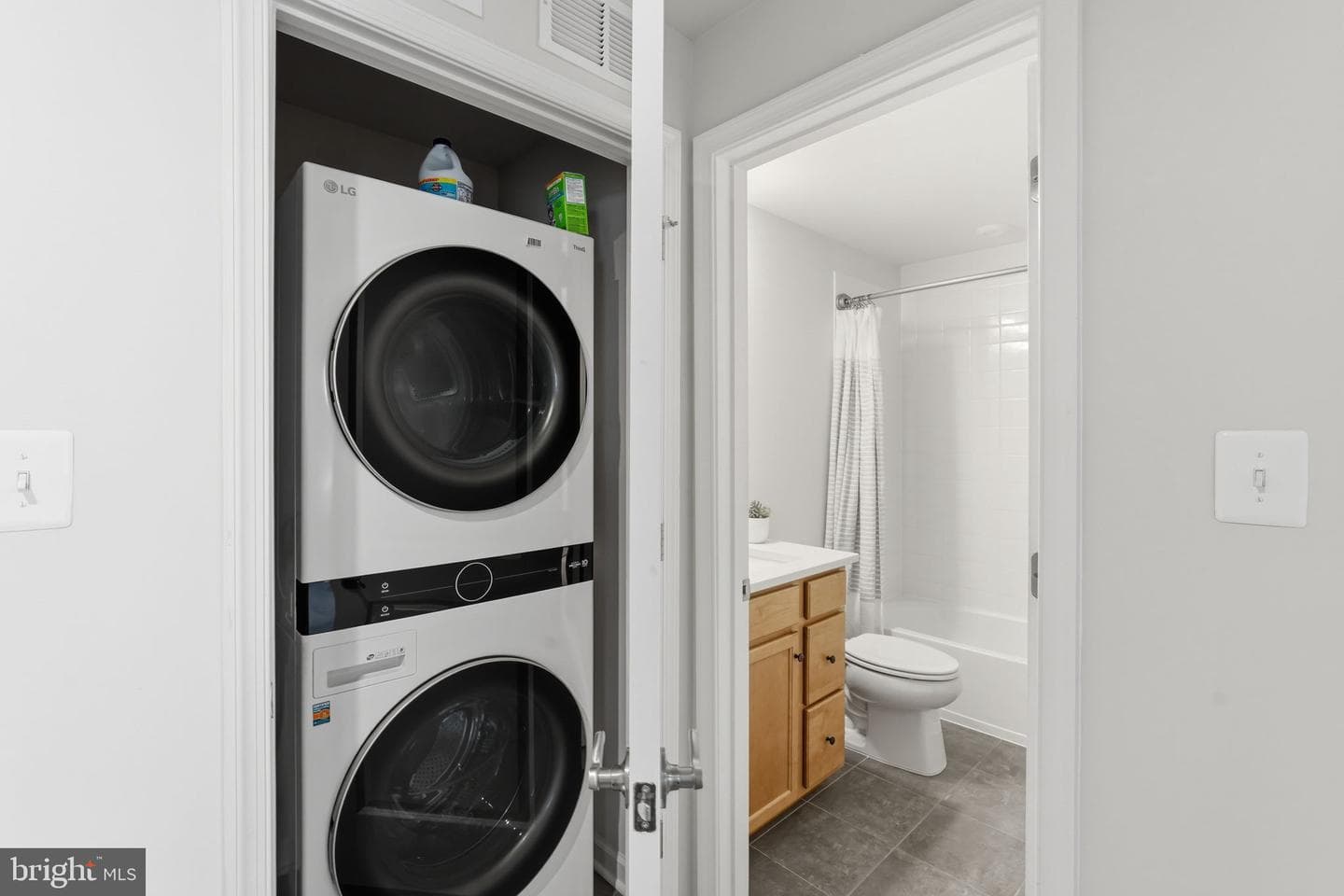 10501 John Glenn Street photo 33