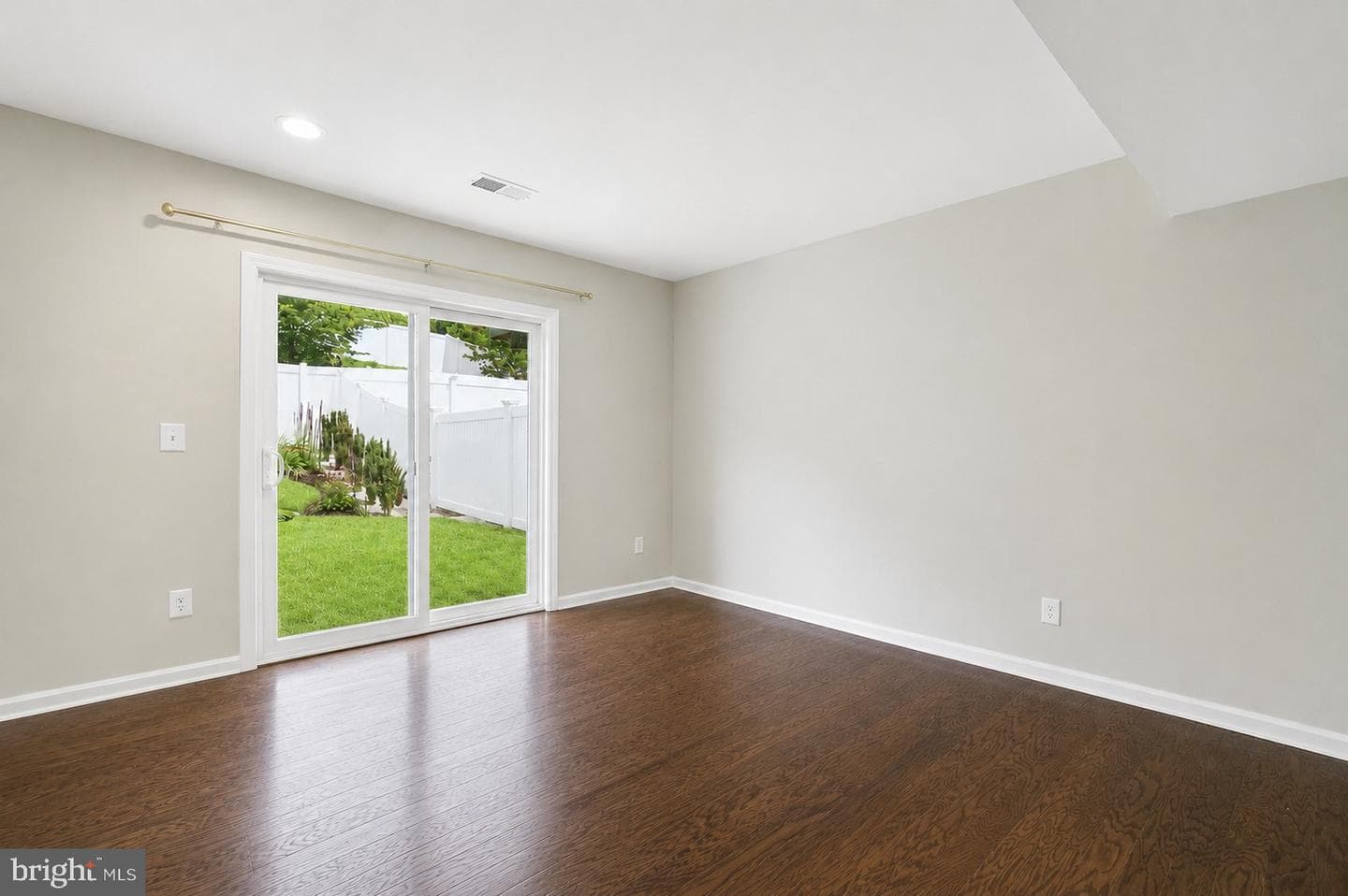 1052 Owens Road photo 9