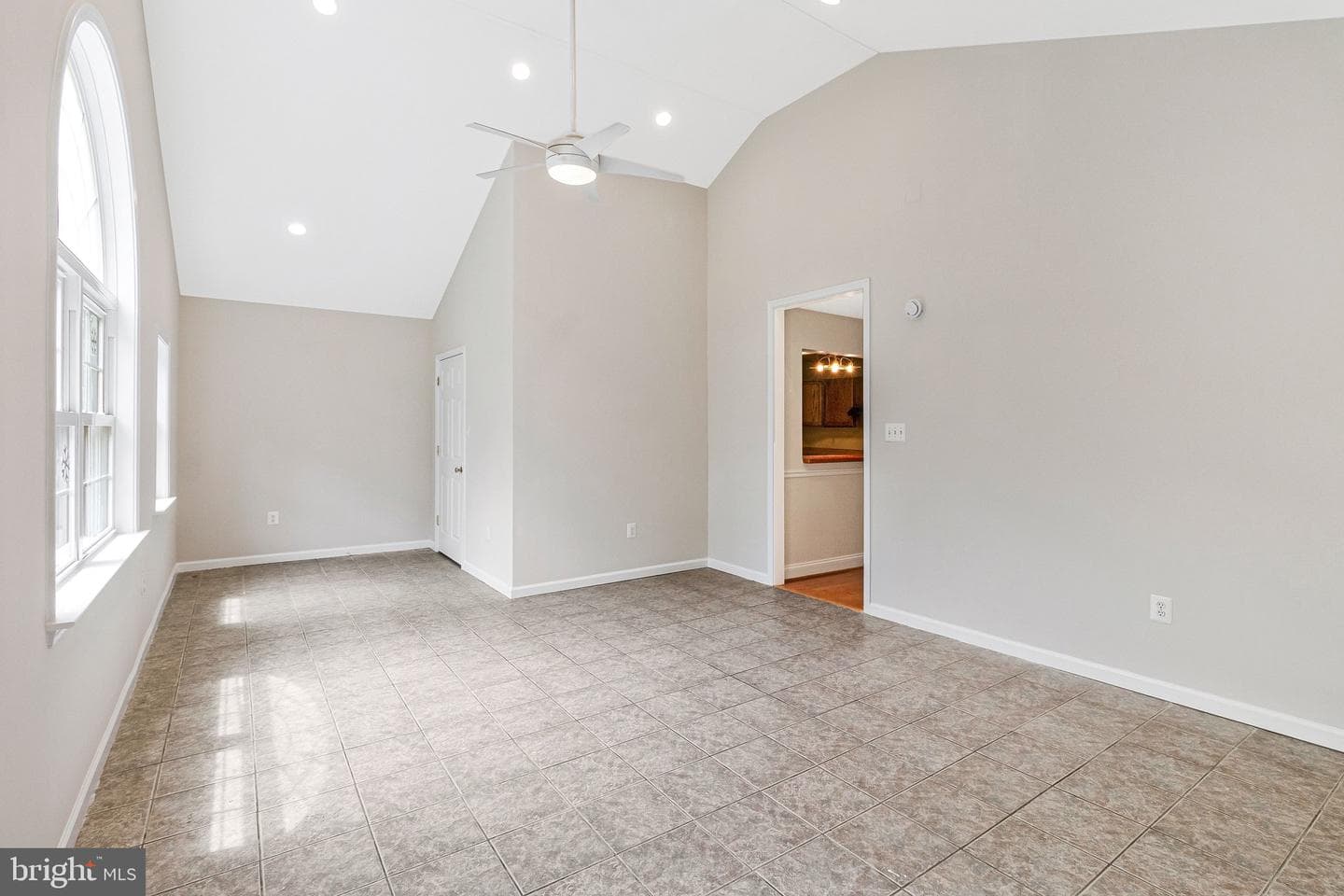 8401 Potomac Avenue photo 12