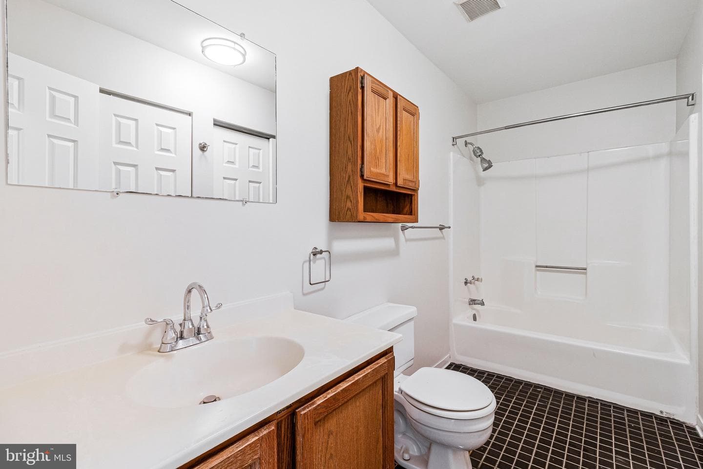 8401 Potomac Avenue photo 22