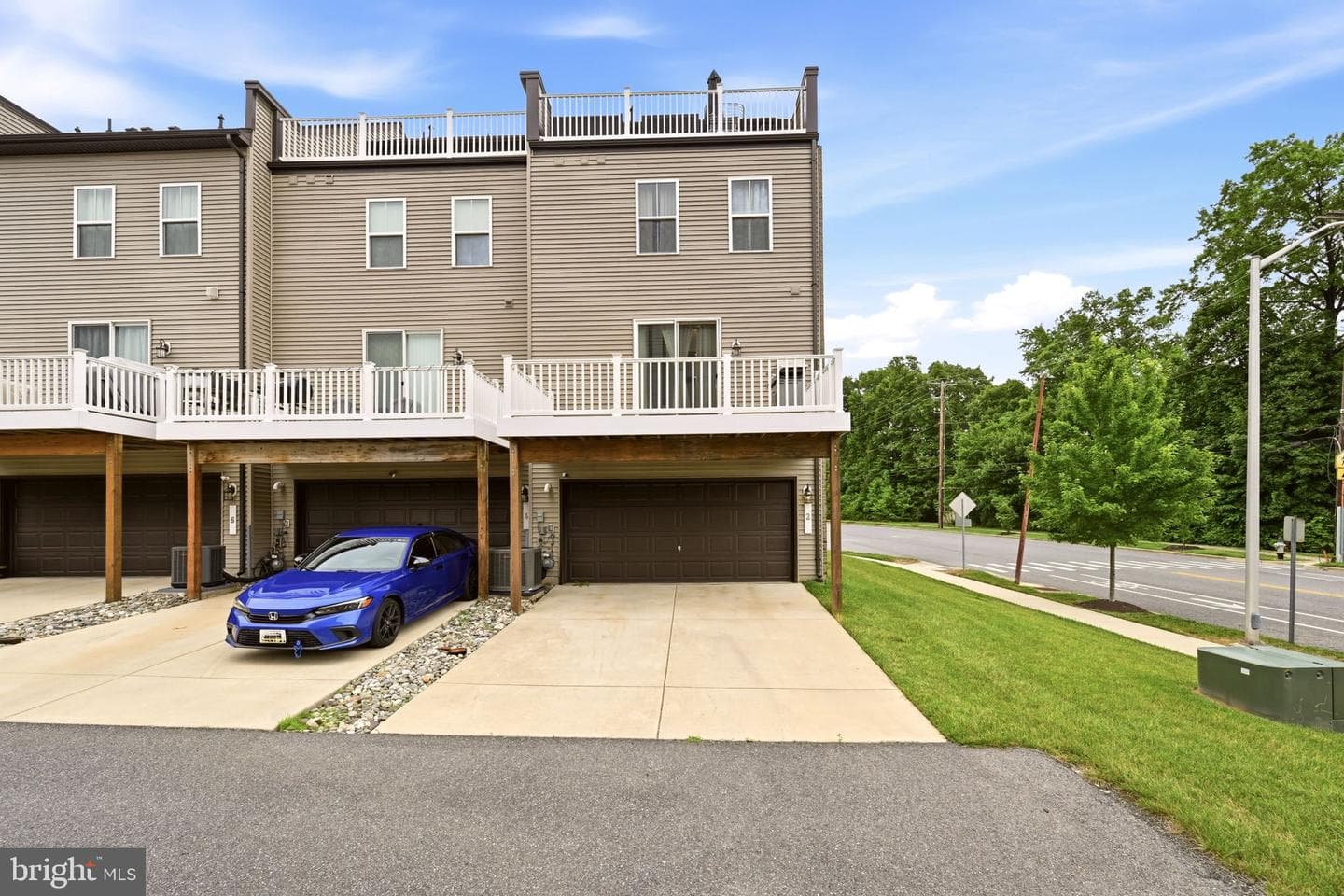 2 Capital Court photo 36