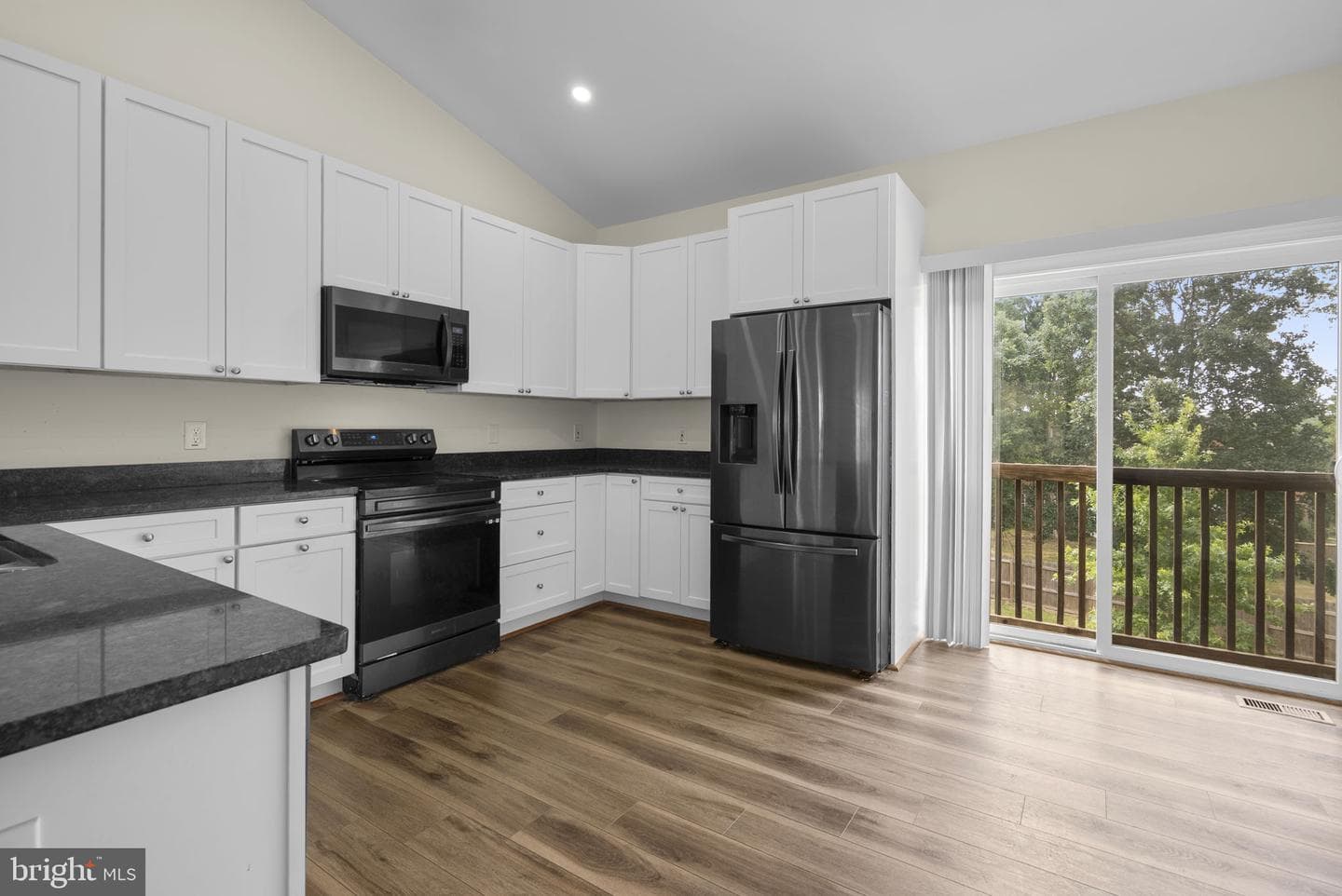 5405 Auth Road photo 13