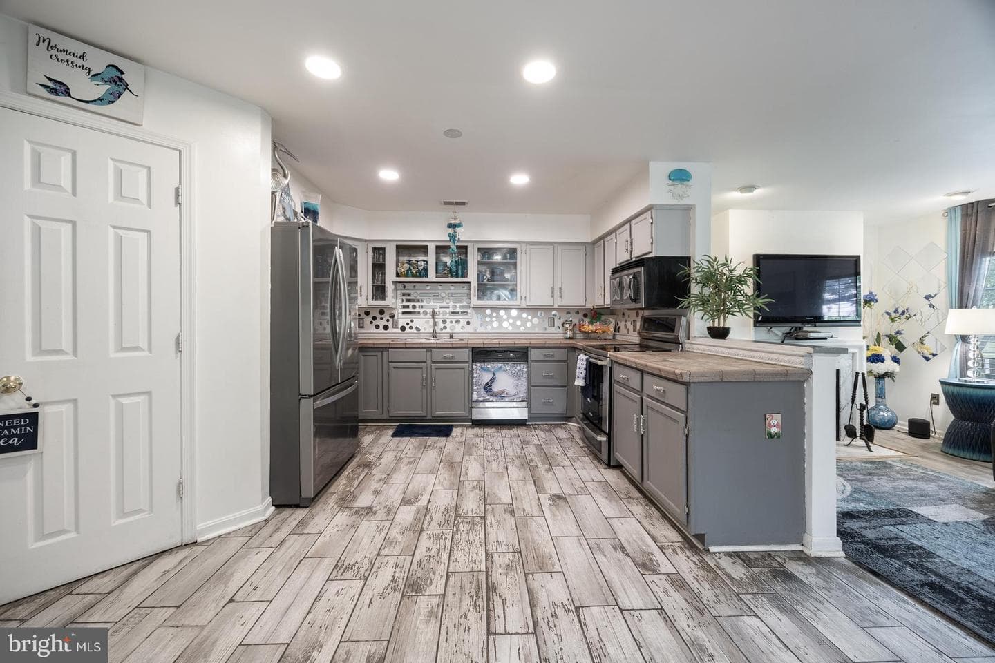 6211 Gilbralter Lane photo 4