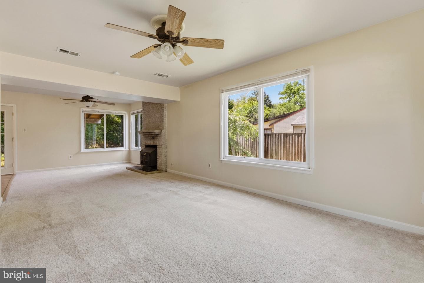 1706 Pomona Place photo 7