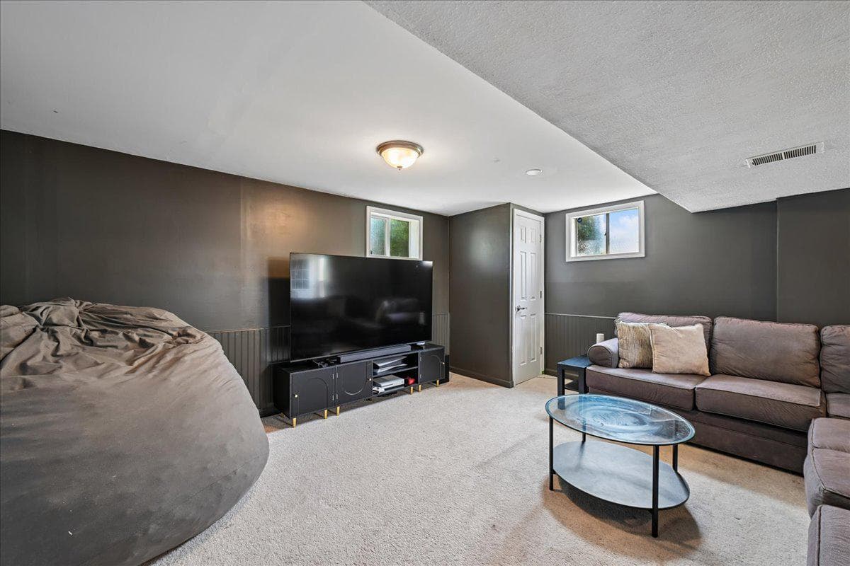 8901 Townsend Lane photo 18