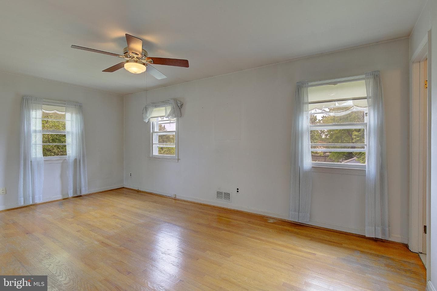 5907 Bedford Lane photo 18