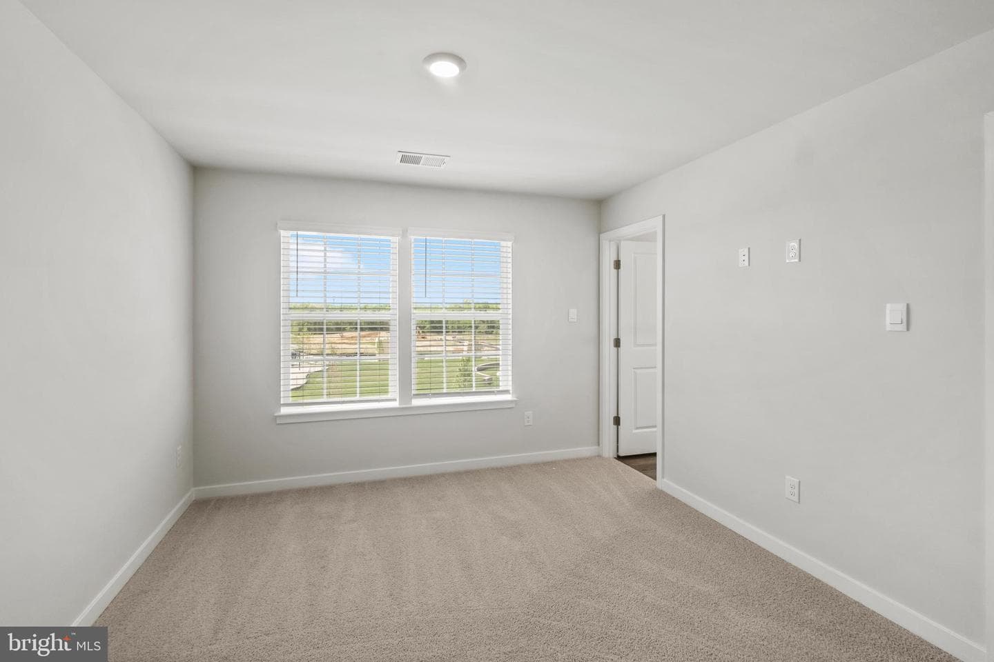7543 Silver Thread Way photo 11